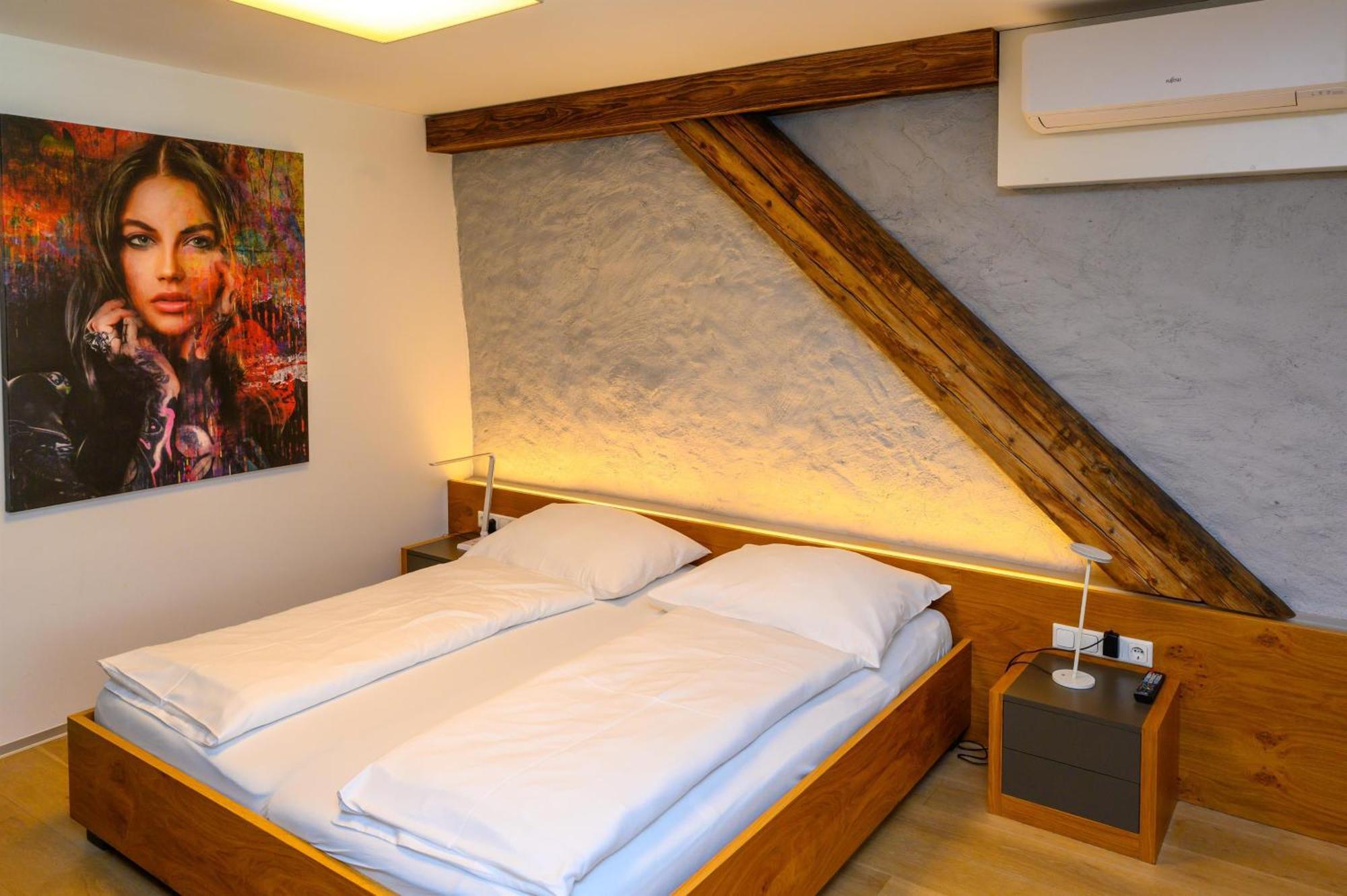 Appartement-Hotel Gh Zum Goldenen Schiff Enns Exterior photo