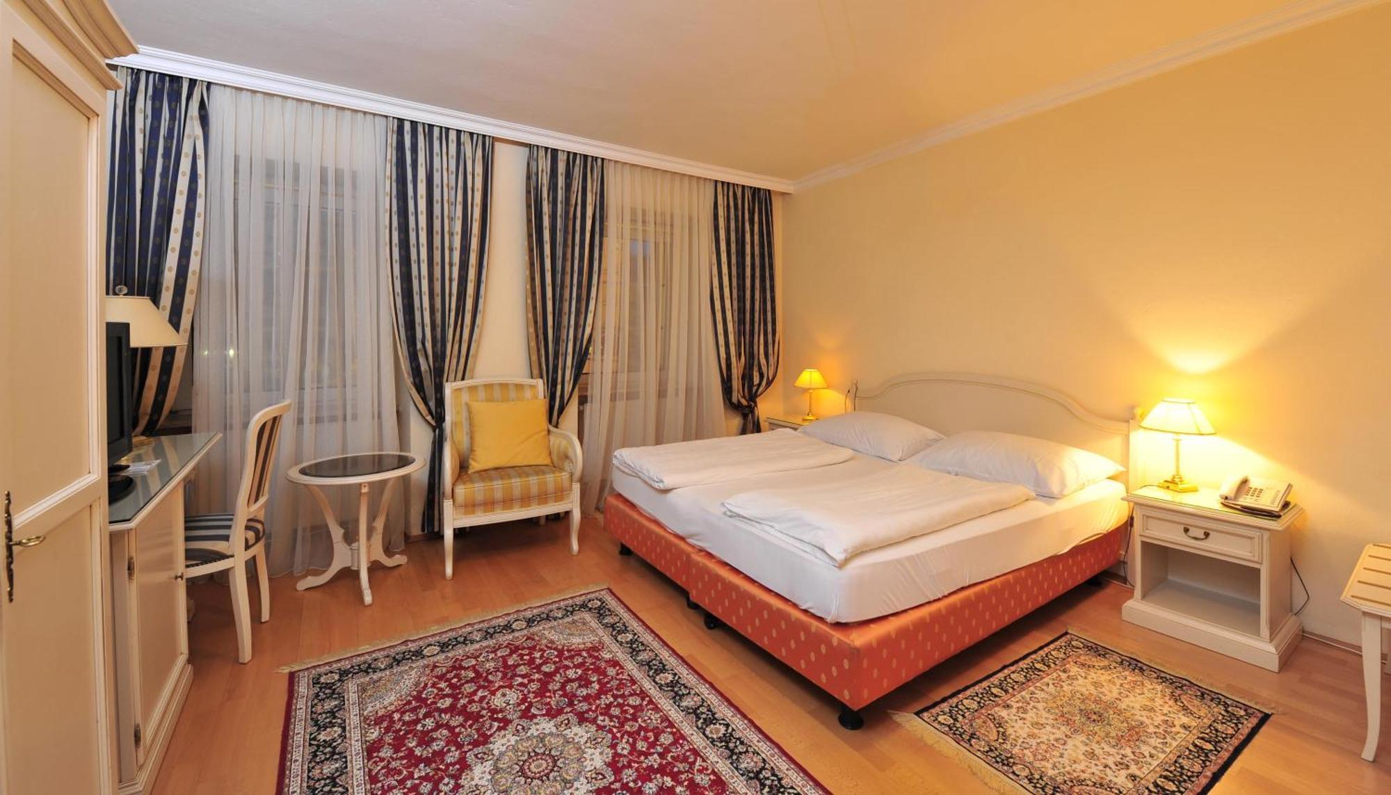 Appartement-Hotel Gh Zum Goldenen Schiff Enns Exterior photo